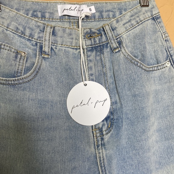 NWT Petal and Pup Light Wash Straight Leg jeans with Slits at Bottom - Picture 5 of 8